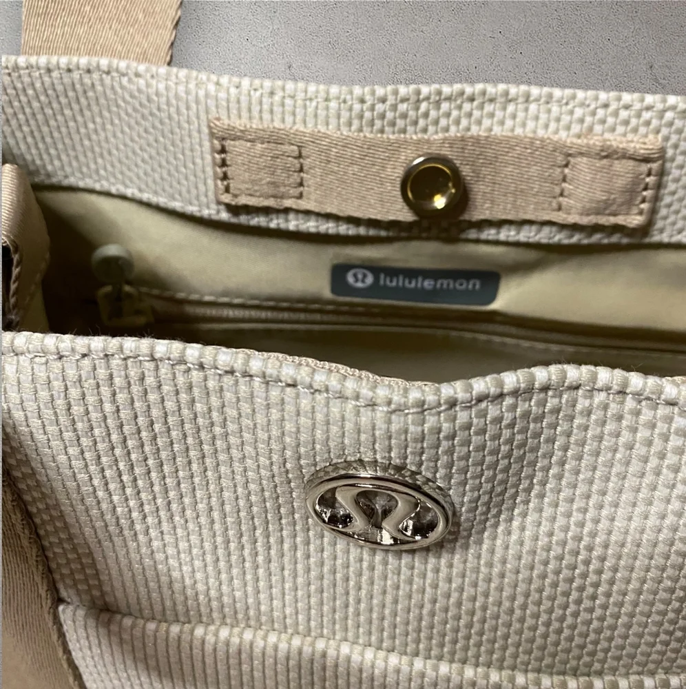 Lululemon two tone canvas tote bag mini 4.5L - Picture 9 of 10